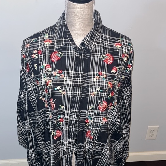 ZARA Rose Embroidered Plaid
Shirt Dress with pockets 
$37 Size: Large Zara - Picture 2 of 7